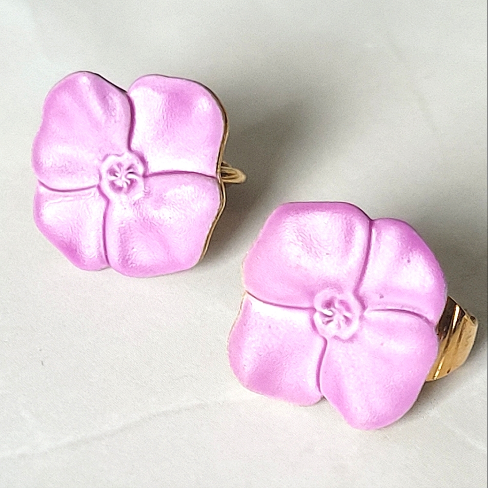 Vintage Dainty Lavender Pastel Purple Flower Clip-on Earrings - Picture 2 of 6